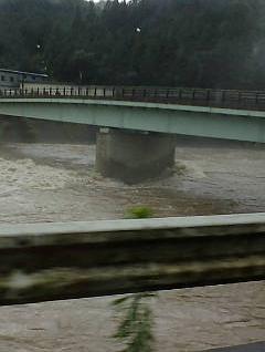 増水太田川